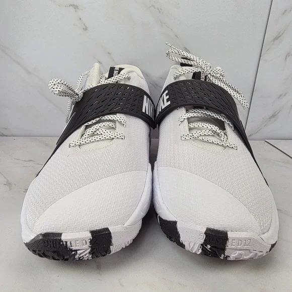 Nike Team‎ Hustle D12 Basketball Shoes White Black Athletic Sneakers New SZ 7Y